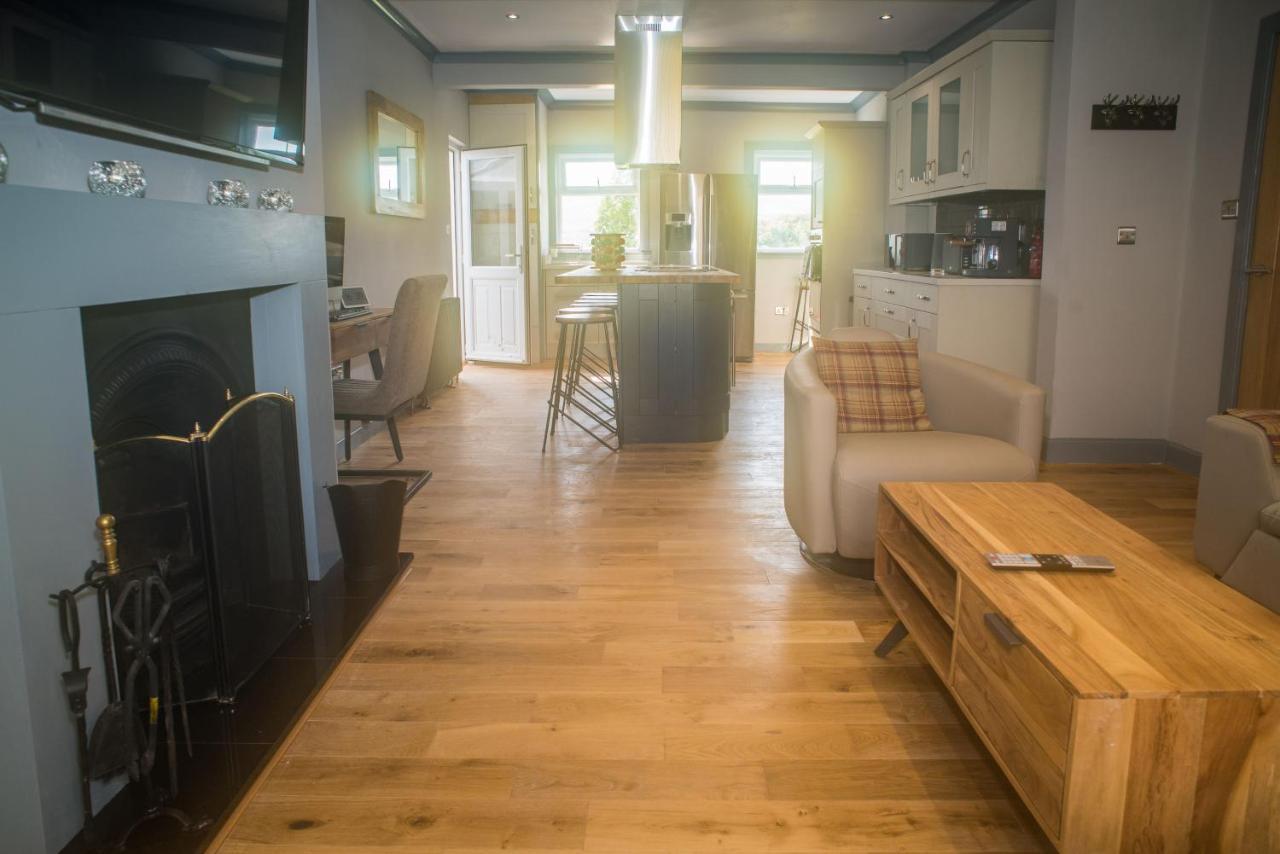 Luxury Super Central Cottage With A Hot Tub/ Gym Portree Exterior photo